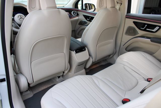 Used 2023 Mercedes-Benz EQS 580 4MATIC SUV image 11