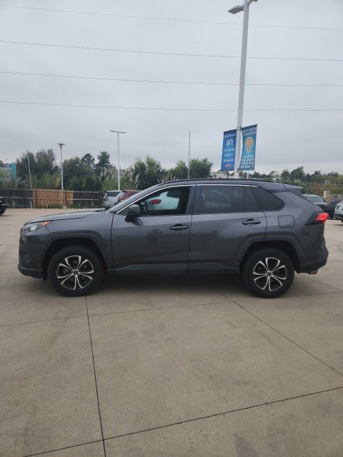 Used 2021 Toyota RAV4 LE AWD/4WD image 11