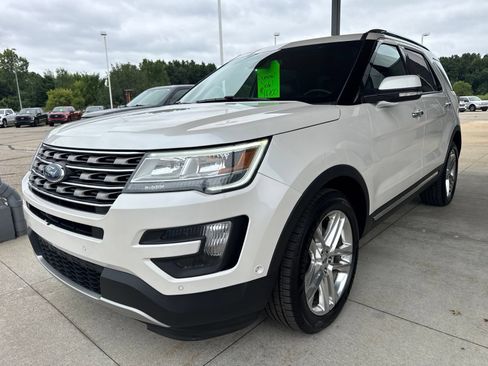Used 2016 Ford Explorer Limited w/ Equipment Group 301A AWD/4WD image 2