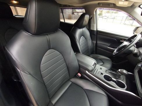 Used 2020 Toyota Highlander XLE image 56