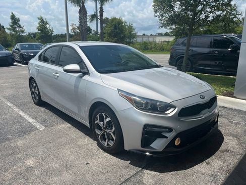 Used 2021 Kia Forte LXS FWD image 2