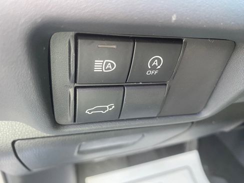 Used 2023 Toyota Highlander LE image 18