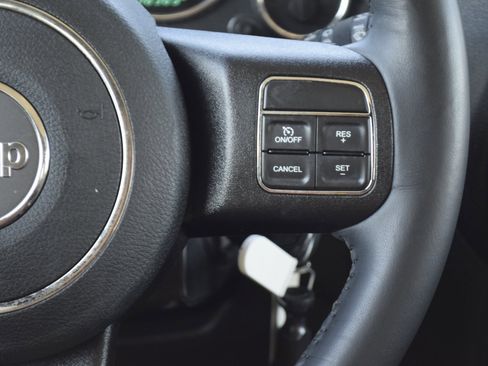 Used 2018 Jeep Wrangler Unlimited Sahara w/ Connectivity Group image 13