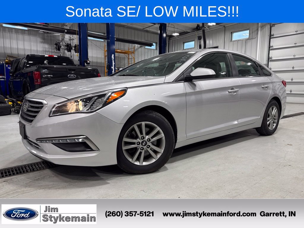 Used 2015 Hyundai Sonata SE w/ Option Group 09 FWD image 1