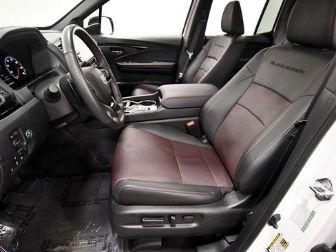 Used 2025 Honda Ridgeline Black Edition image 14