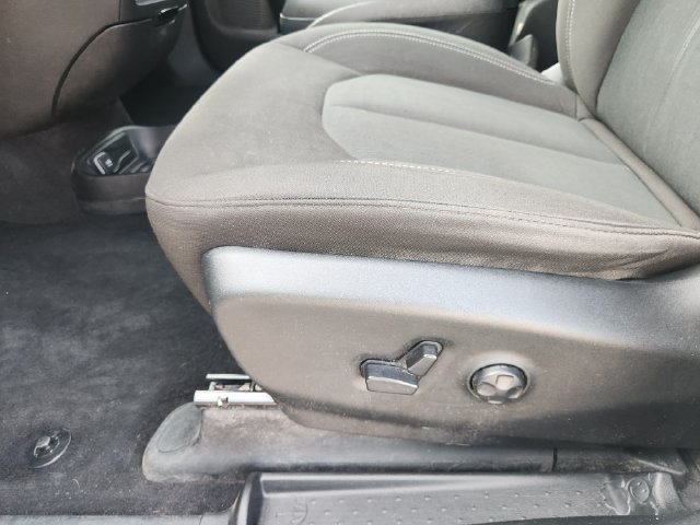 Used 2023 Chrysler Pacifica Touring w/ S Appearance Package FWD image 25