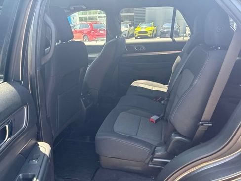 Used 2019 Ford Explorer XLT AWD/4WD image 12