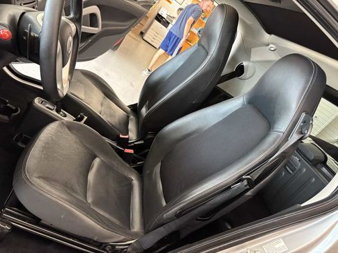 Used 2009 smart fortwo pure RWD image 16