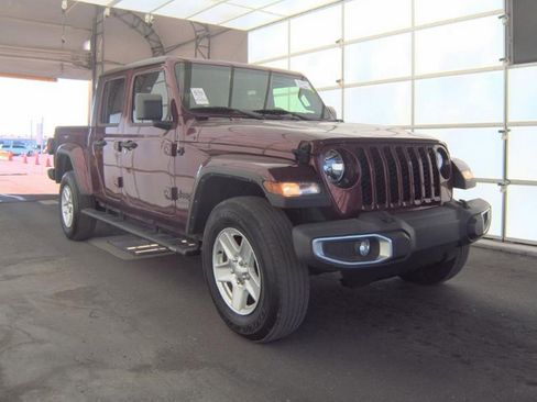 Used 2022 Jeep Gladiator Sport image 3