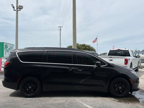 Used 2021 Chrysler Voyager Lxi FWD image 5