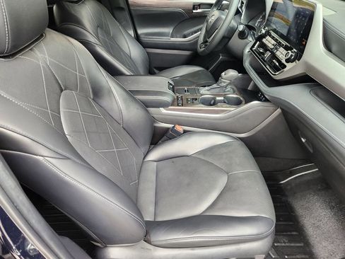 Used 2022 Toyota Highlander Platinum FWD image 13