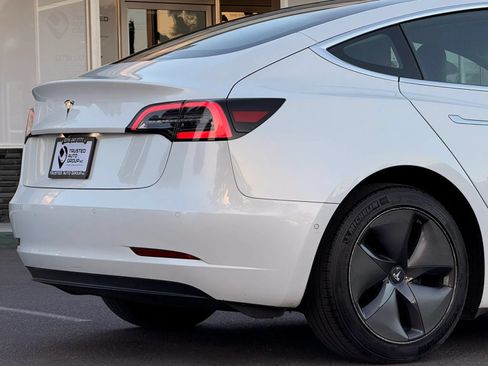 Used 2019 Tesla Model 3 Standard Range Plus RWD image 9