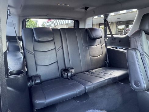 Used 2020 Cadillac Escalade ESV Luxury AWD/4WD image 33