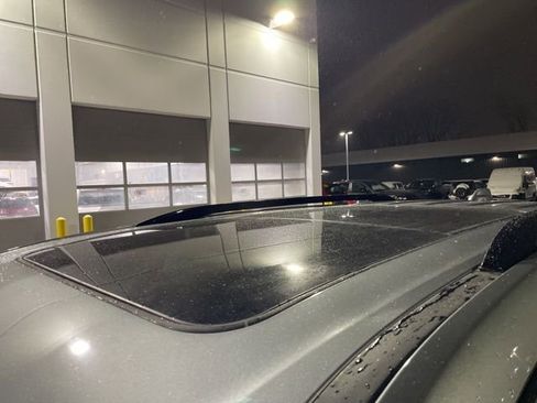 Used 2024 Chevrolet Traverse RS image 7