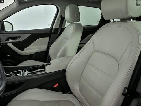 Used 2017 Jaguar F-PACE Prestige image 19