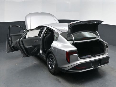 New 2025 Kia K4 LXS image 15
