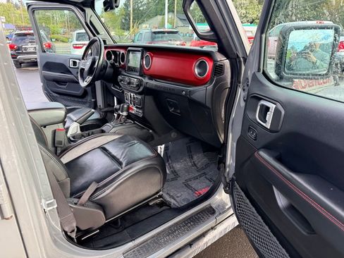 Used 2019 Jeep Wrangler Unlimited Rubicon w/ Dual Top Group AWD/4WD image 30