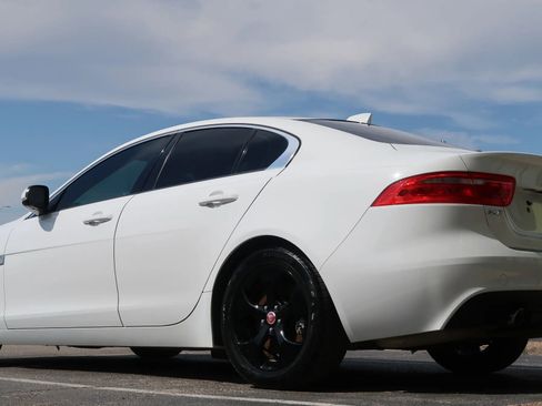 Used 2018 Jaguar XE image 13