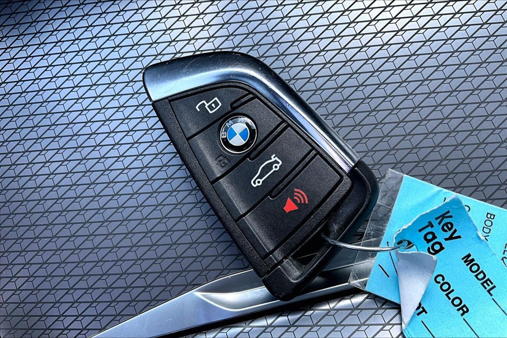 Used 2025 BMW 330i xDrive Sedan AWD/4WD image 12