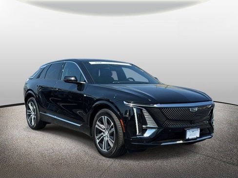 Certified 2024 Cadillac Lyriq Luxury AWD/4WD image 9