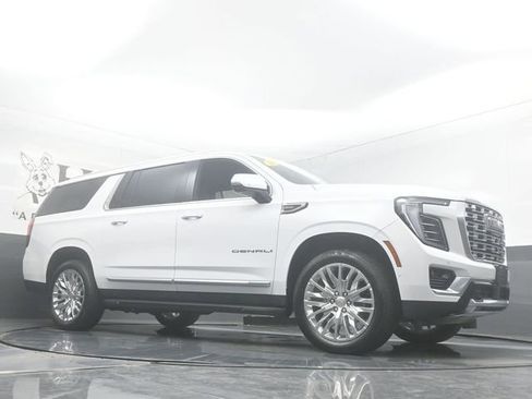 Used 2025 GMC Yukon XL Denali AWD/4WD image 2