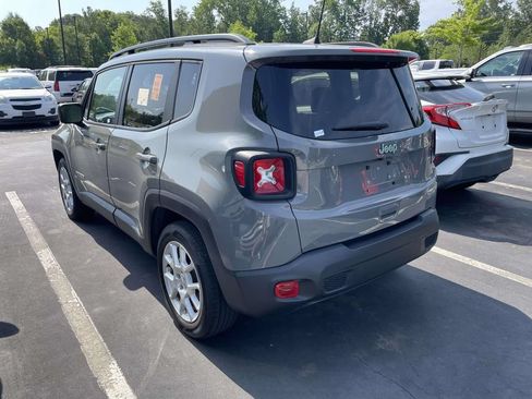 Used 2020 Jeep Renegade Latitude w/ Popular Equipment Group FWD image 4