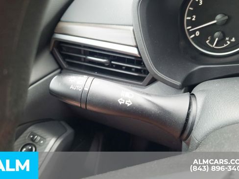 Used 2025 Nissan Altima 2.5 SV FWD image 32