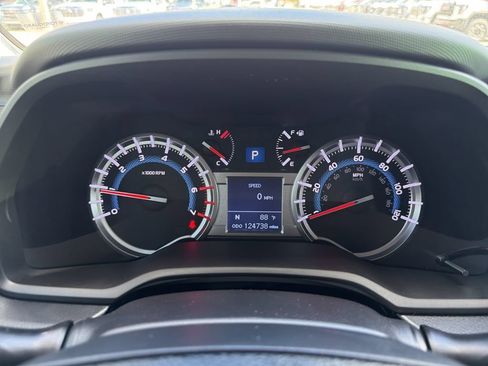 Used 2016 Toyota 4Runner SR5 AWD/4WD image 31