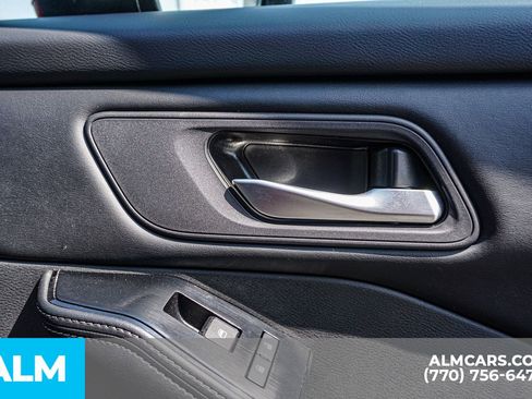 Used 2025 Nissan Rogue SV image 48