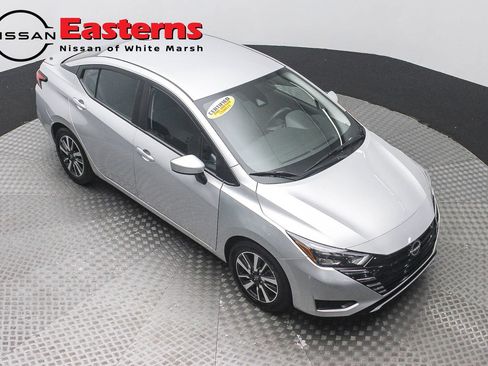 Used 2025 Nissan Versa SV FWD image 3
