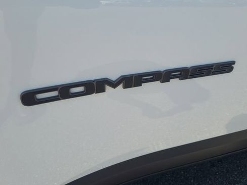 New 2026 Jeep Compass Latitude image 27