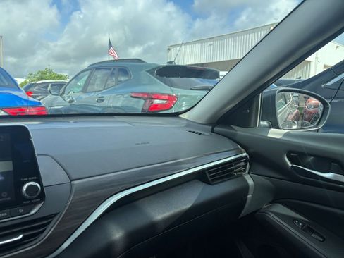 Used 2025 Nissan Altima 2.5 SV FWD image 34