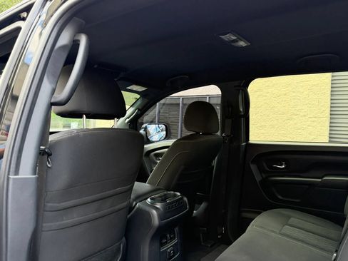 Used 2018 Nissan Titan SV w/ SV Convenience Package AWD/4WD image 31