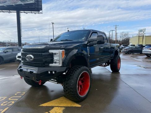 Used 2019 Ford F250 Platinum w/ Platinum Ultimate Package image 4