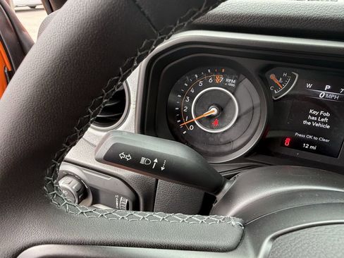 New 2025 Jeep Gladiator Sport image 26