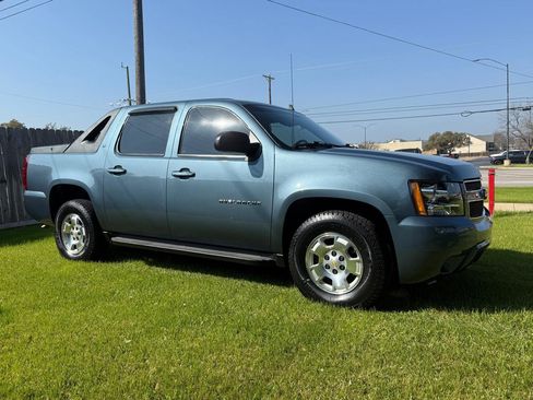Used 2010 Chevrolet Avalanche LT image 4