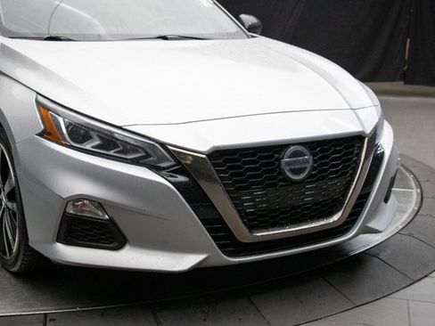 Used 2020 Nissan Altima 2.5 SR w/ Premium Package image 3