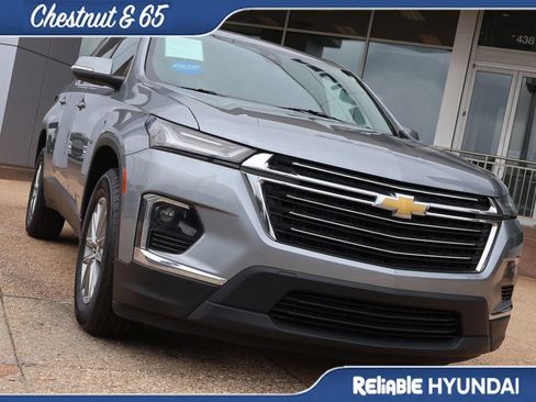 Used 2023 Chevrolet Traverse LT FWD image 7
