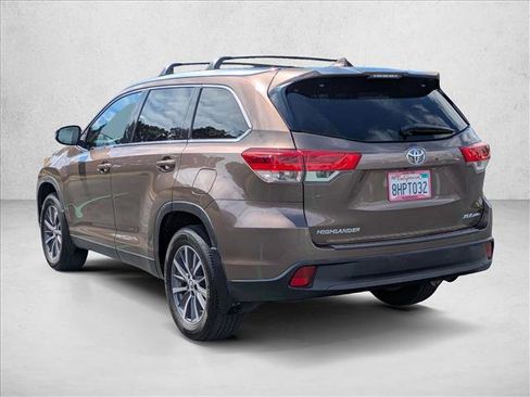 Used 2019 Toyota Highlander XLE AWD/4WD image 8
