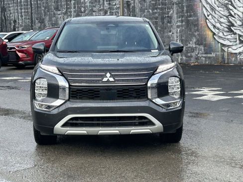 Used 2024 Mitsubishi Outlander SE FWD image 2