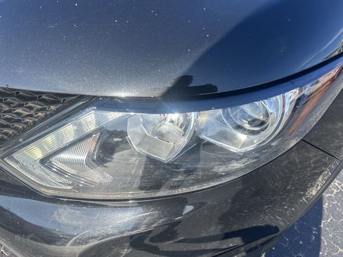 Used 2018 Nissan Rogue Sport S FWD image 11