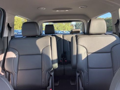 Used 2023 GMC Acadia SLT w/ Preferred Package image 33