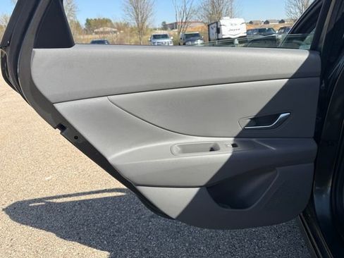 Used 2024 Hyundai Elantra SEL FWD image 17