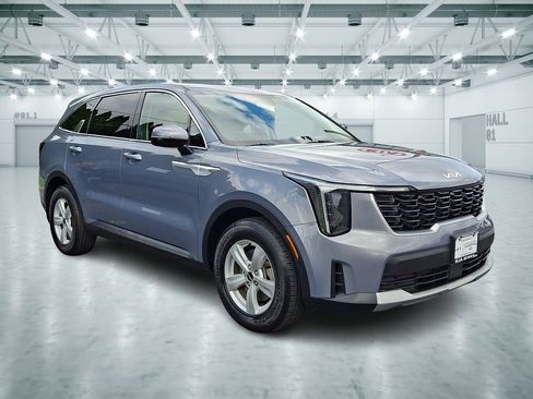 Certified 2024 Kia Sorento LX FWD image 1