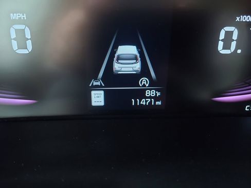 Used 2025 Kia Soul LX w/ LX Technology Package FWD image 27