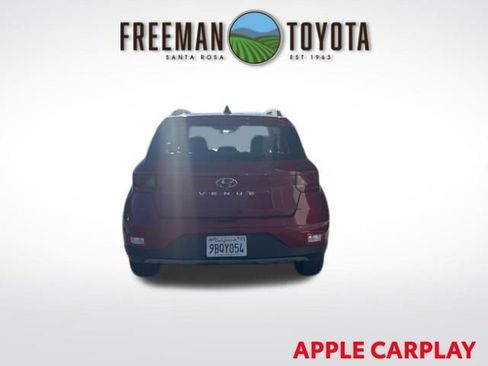 Used 2022 Hyundai Venue SEL image 4