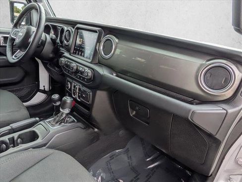 Used 2019 Jeep Wrangler Unlimited Sahara AWD/4WD image 20