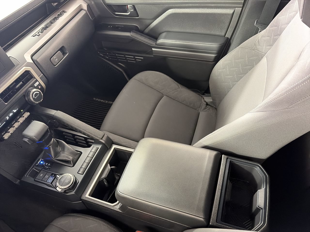 Used 2025 Toyota Tacoma SR5 AWD/4WD image 21