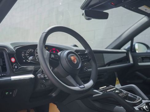 New 2026 Porsche Cayenne Coupe AWD/4WD image 5
