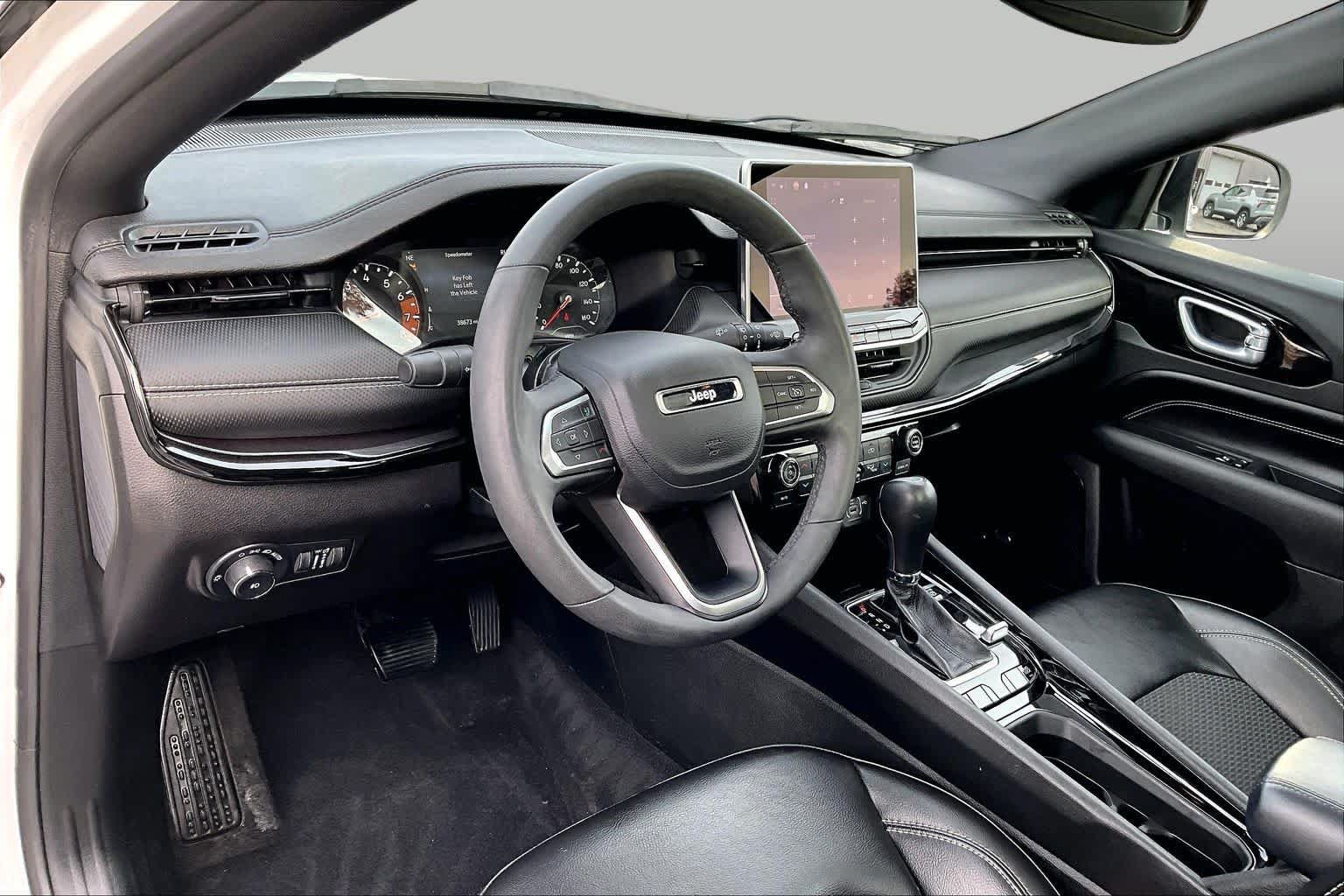 Used 2023 Jeep Compass Latitude w/ Sun and Sound Group AWD/4WD image 16